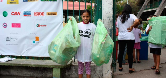 Projeto Let’s Do It! mobiliza a população para limpar as ruas das cidades